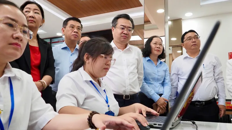 Đồng chí Nguyễn Thanh Nghị giám sát vận hành thử nghiệm mô hình chính quyền địa phương cấp xã tại phường Bình Thới