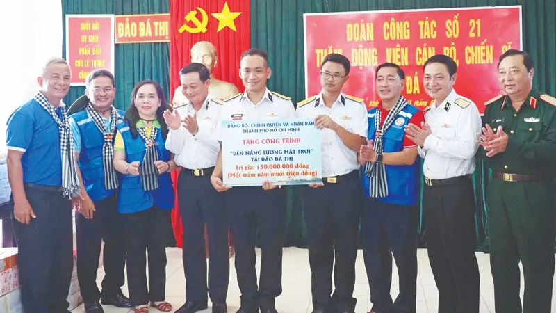"Chạm" vào Trường Sa