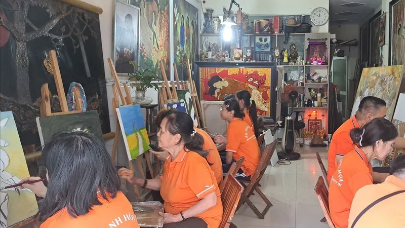 “Nói” với đời nhờ hội họa