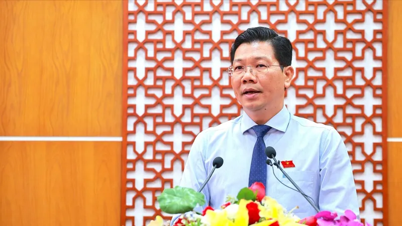 Đồng chí Nguyễn Mạnh Hùng, Bí thư Tỉnh ủy Tây Ninh, Chủ tịch HĐND tỉnh Tây Ninh phát biểu tại kỳ họp