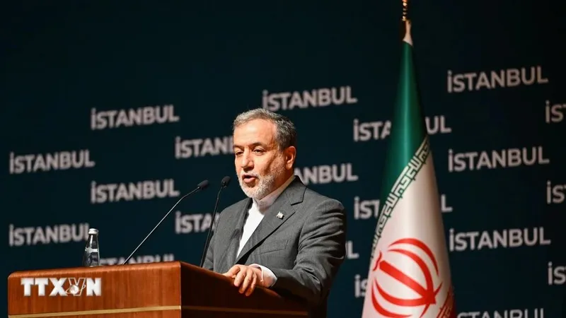 Ngoại trưởng Iran Abbas Araghchi phát biểu tại cuộc họp báo ở Istanbul, Thổ Nhĩ Kỳ, ngày 22-6-2025. Ảnh: THX/TTXVN
