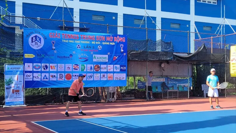 Sôi nổi giải tennis Trung Sơn mở rộng lần 3