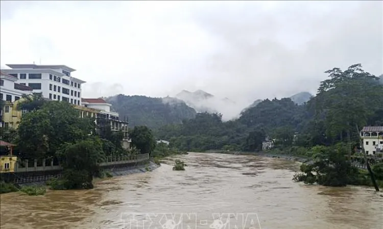 Mưa lớn kéo dài tại Bắc bộ, cảnh báo nguy cơ ngập úng và lũ quét