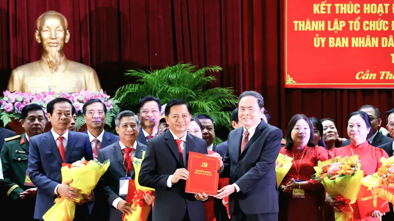 Ông Trần Văn Lâu giữ chức Chủ tịch UBND TP Cần Thơ mới