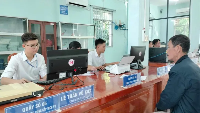 Ngày đầu vận hành chính quyền địa phương 2 cấp ở ĐBSCL: Bộ máy hoạt động trơn tru, người dân phấn khởi