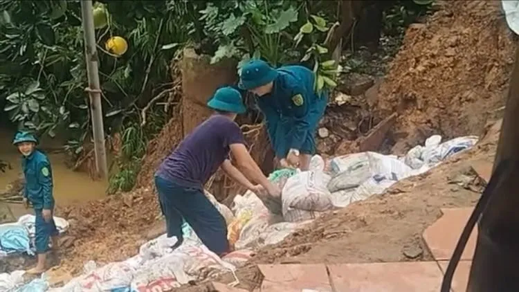 Đề nghị canh gác, xử lý sự cố đê sông Cầu và sông Thương