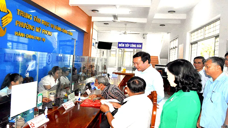 Việc giải quyết quyền lợi về hồ sơ, thủ tục cho nhân dân không được chậm trễ