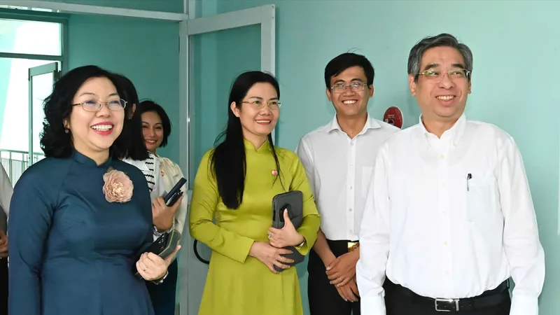 Đồng chí Nguyễn Phước Lộc khảo sát phường Hòa Hưng sau một tuần vận hành mô hình chính quyền địa phương 2 cấp