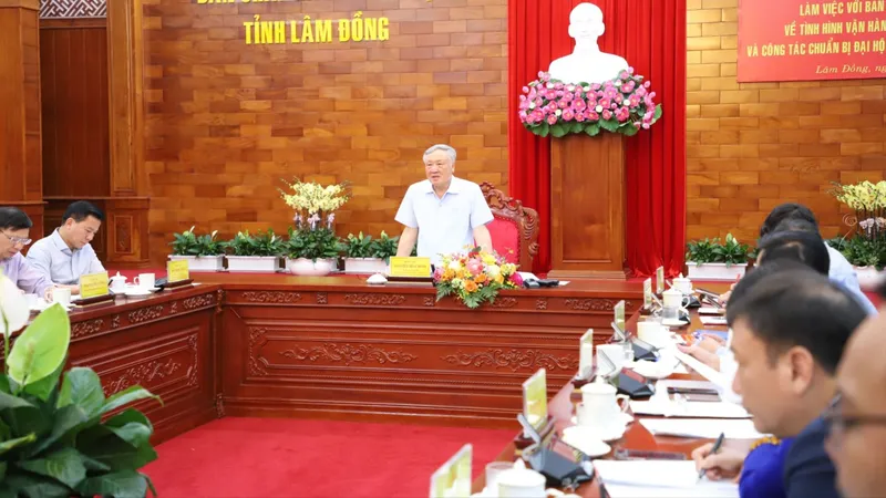 Kiện toàn, bồi dưỡng chuyên môn của cán bộ, phục vụ nhu cầu người dân