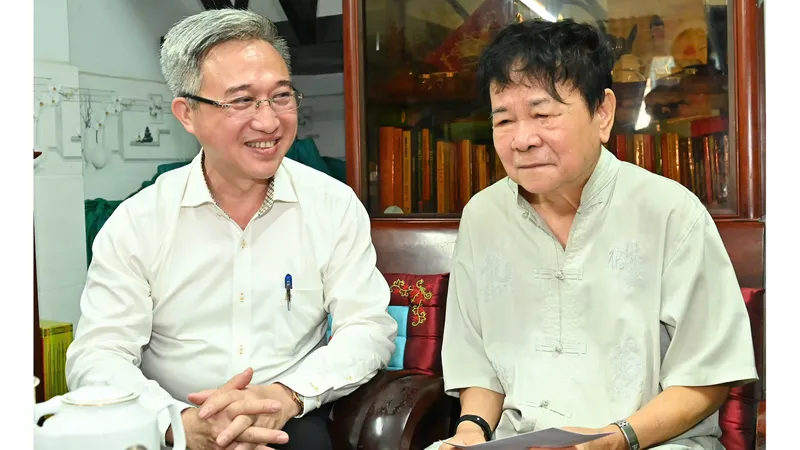Phó Bí thư Thành ủy TPHCM Đặng Minh Thông thăm người có công với cách mạng