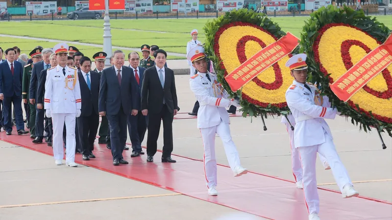 Lãnh đạo Đảng, Nhà nước vào Lăng viếng Chủ tịch Hồ Chí Minh, tưởng niệm các anh hùng liệt sĩ