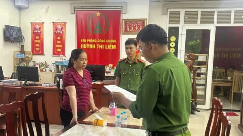 Cơ quan điều tra thi hành lệnh bắt đối với Huỳnh Thị Liêm