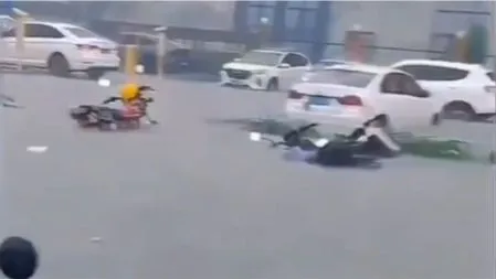 Mưa bão tại Trung Quốc và Philippines, hàng chục ngàn người sơ tán