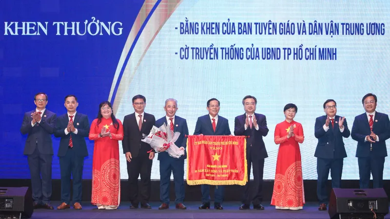 Báo Người Lao Động kỷ niệm 50 năm ra số báo đầu tiên