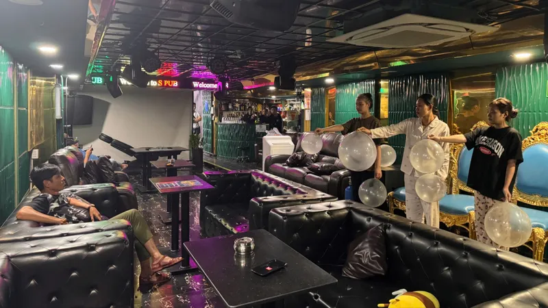 Triệt phá nhóm đối tượng buôn bán khí cười tại quán bar