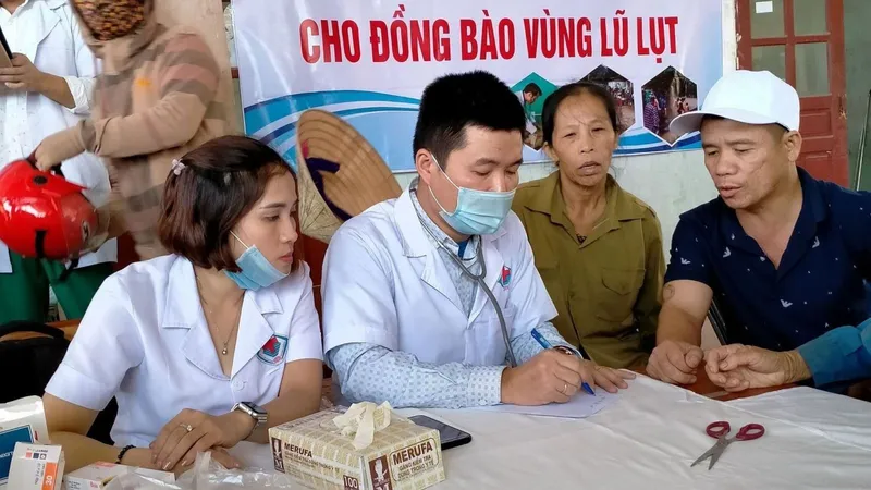 Không được để thiếu thuốc chữa bệnh và tăng giá trong mùa mưa lũ