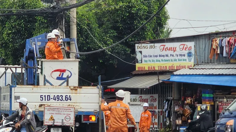 Áp lực cung ứng điện trong mùa nắng nóng