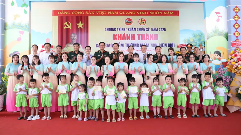 Lực lượng vũ trang Quân khu 7 xây dựng “thế trận lòng dân” vững chắc