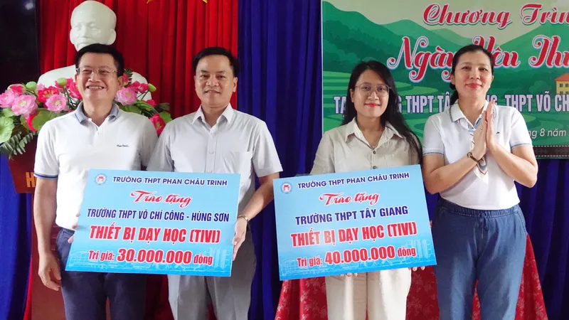 “Ngày yêu thương” tiếp sức học sinh vùng cao, vùng biên giới