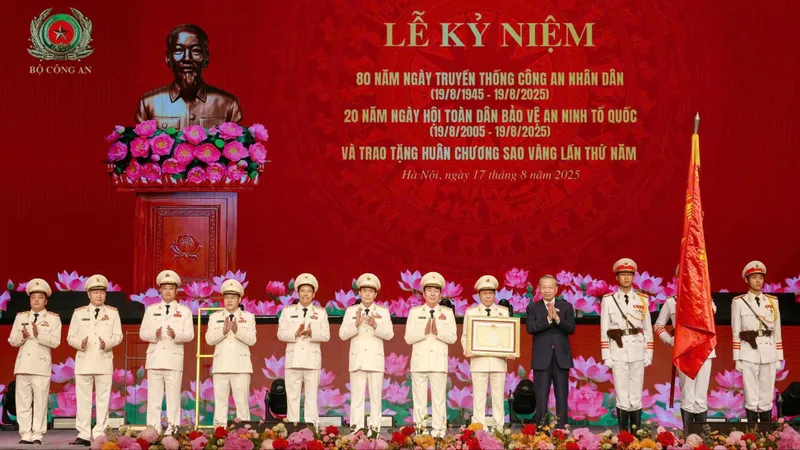 Bộ Công an đón nhận Huân chương Sao vàng lần thứ 5