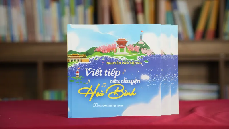 Nhạc sĩ Nguyễn Văn Chung ra mắt sách "Viết tiếp câu chuyện hòa bình" tri ân thế hệ đi trước