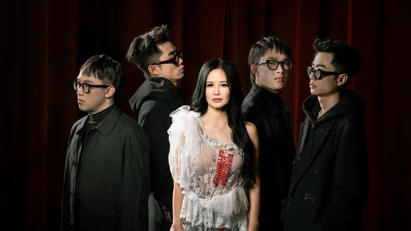 Khi Hồng Nhung "Tự hỏi"