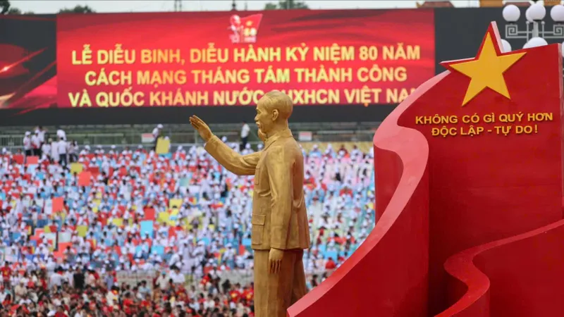 Các khối diễu binh, diễu hành vào vị trí trên Quảng trường Ba Đình