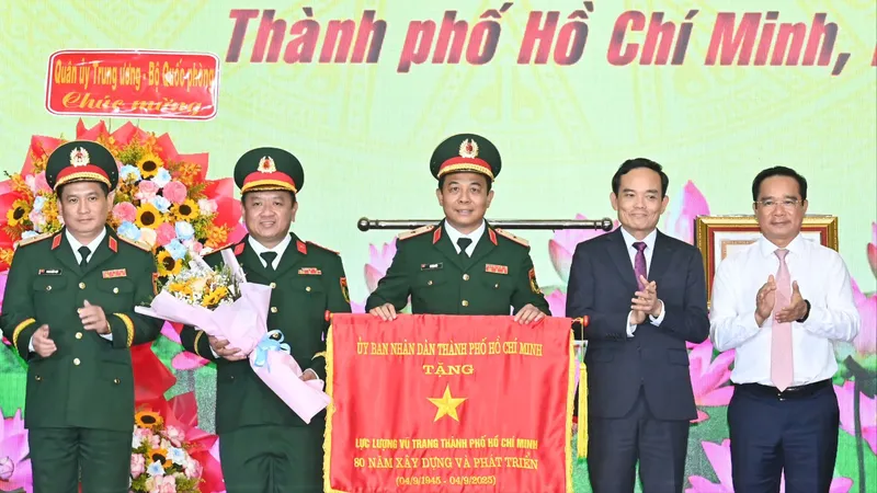 Tự hào, biết ơn các thế hệ cán bộ, chiến sĩ Lực lượng vũ trang TPHCM