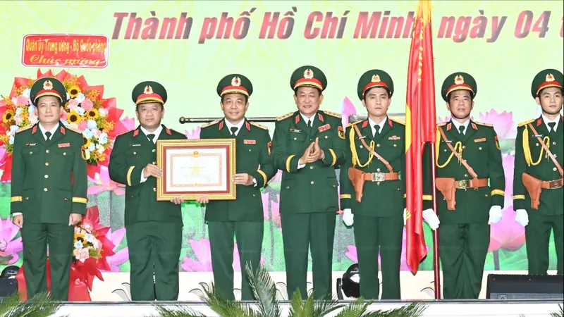Bộ Tư lệnh TPHCM đón nhận Huân chương Quân công hạng Ba