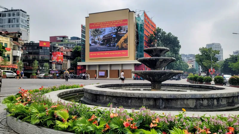 Diện mạo mới bên hồ Hoàn Kiếm