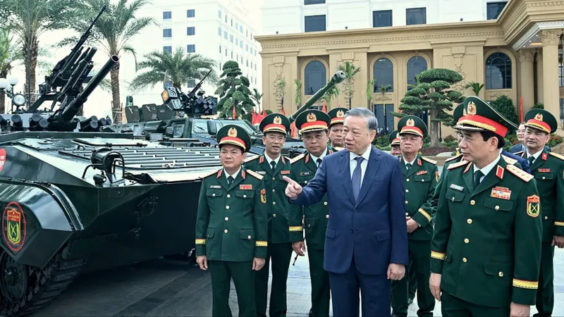 Đầu tư nghiên cứu, thiết kế, chế tạo những vũ khí hiện đại, có ý nghĩa chiến lược