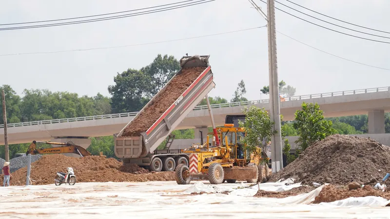 Tăng tốc thi công các tuyến đường kết nối sân bay Long Thành