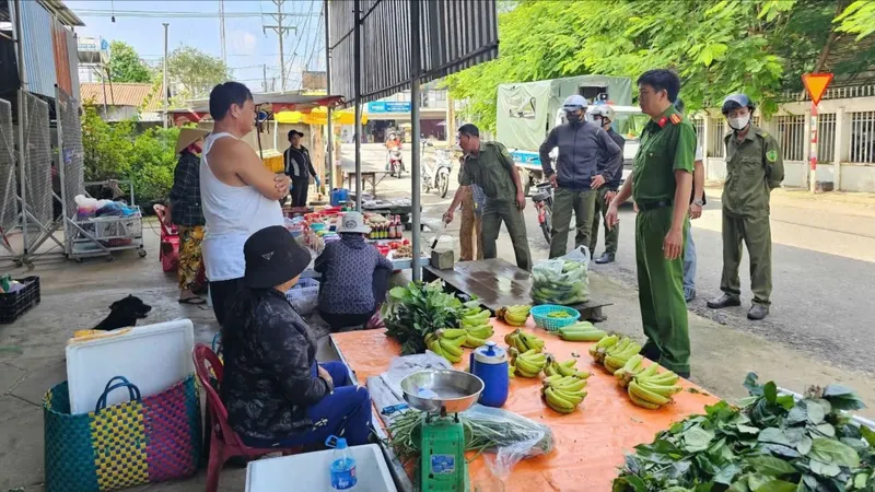 Nhiều "điểm nóng" lấn chiếm vỉa hè quanh Hồ Tràm đã được giải tỏa