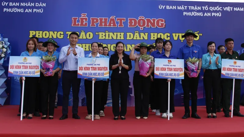 Phường An Phú (TPHCM) triển khai 7 đội hình tình nguyện hỗ trợ chuyển đổi số tại khu phố 