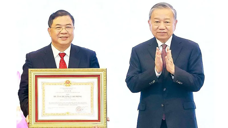 Văn phòng Trung ương Đảng kỷ niệm 95 năm ngày truyền thống và đón nhận Huân chương Lao động hạng nhất