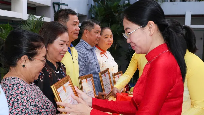 Ngày hội “Gia đình dân vận – kết nối yêu thương” chăm lo người dân khó khăn