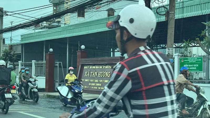 Đồng Tháp: Nhiều phương tiện ngang nhiên chạy ngược chiều trên Quốc lộ 1