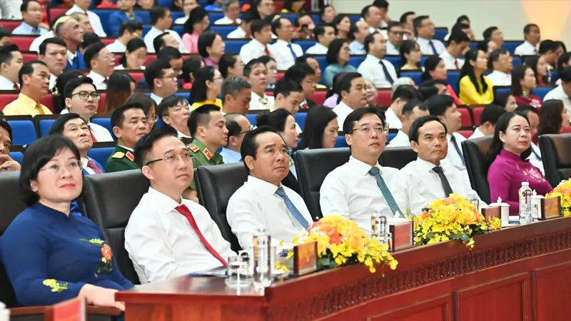  Khơi dậy truyền thống thi đua yêu nước, đoàn kết, năng động, sáng tạo