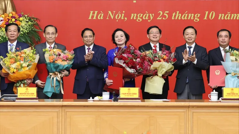 Thủ tướng Phạm Minh Chính trao quyết định bổ nhiệm 2 Phó Thủ tướng và 3 Bộ trưởng
