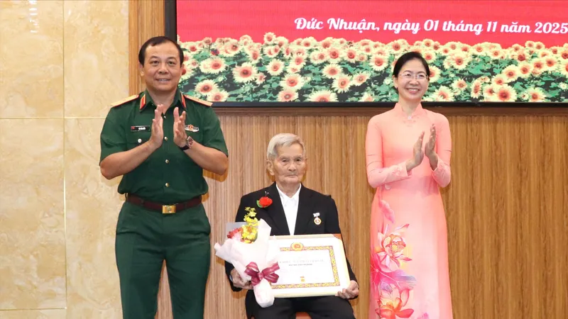 Họp mặt kỷ niệm 108 năm Cách mạng Tháng Mười Nga