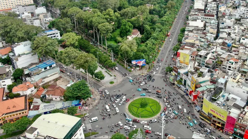 Hồn phố qua những tượng đài