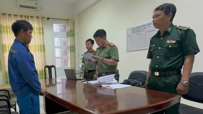 Khởi tố hai anh em tổ chức cho người khác xuất cảnh trái phép