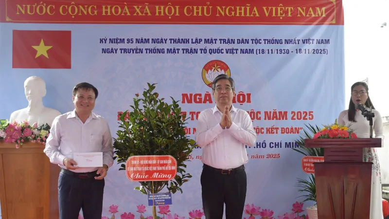 Phát huy sức mạnh đại đoàn kết, lấy người dân làm trung tâm