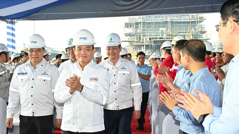 Bí thư Thành ủy TPHCM Trần Lưu Quang làm việc với Tập đoàn Công nghiệp – Năng lượng quốc gia Việt Nam