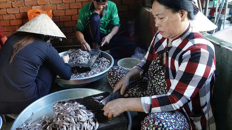 Mắm cá: Hương vị mùa nước nổi miền Tây