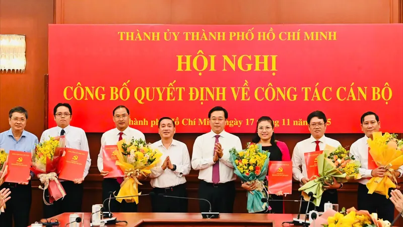TPHCM công bố nhiều quyết định về công tác cán bộ