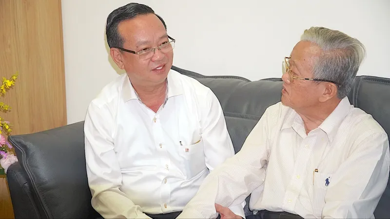 Phó Chủ tịch UBND TPHCM Bùi Minh Thạnh thăm nhà giáo tiêu biểu
