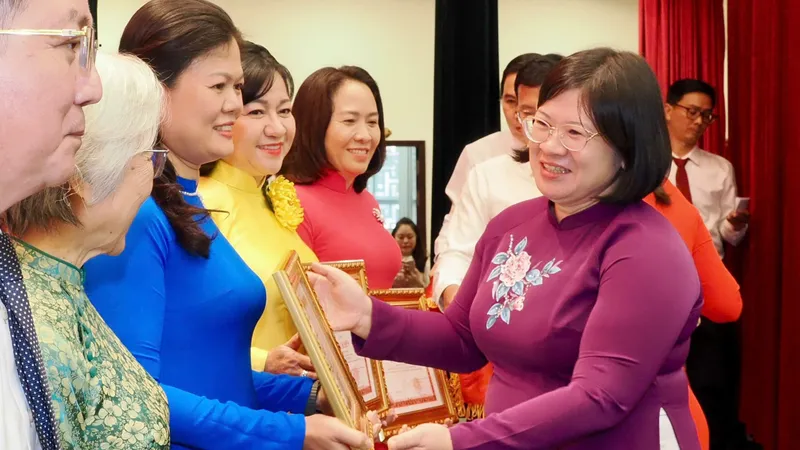 Những tấm gương sáng của tinh thần trách nhiệm, vì cuộc sống tốt hơn cho đồng bào