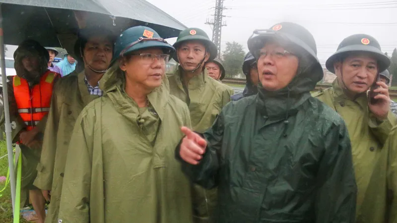Phó Thủ tướng Hồ Quốc Dũng: Đảm bảo lương thực cho người dân vùng lũ