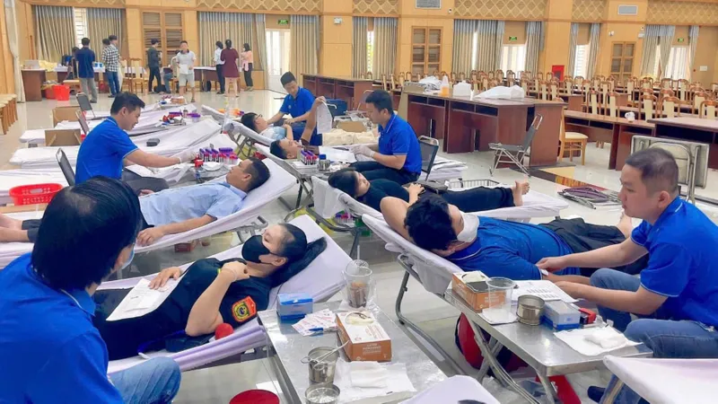 Hơn 250 người dân xã Long Điền (TPHCM) hiến máu tiếp sức ngành y tế